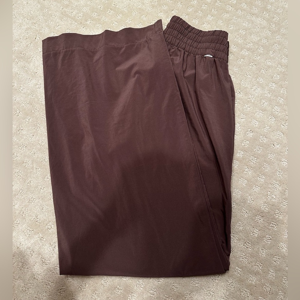 Vuori Villa Wideleg Pant - Regular Length - Picture 8 of 8
